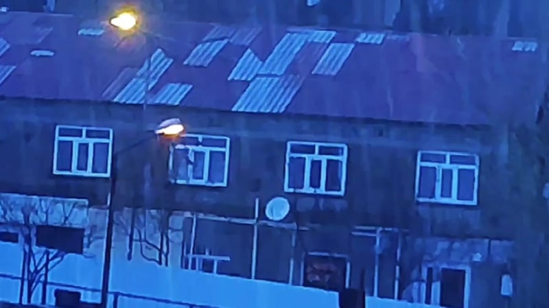 Bitlis’te çakan şimşekler geceyi gündüze çevirdi