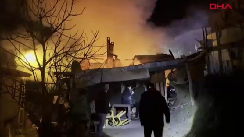 Bursa’da 2 katlı binada yangın