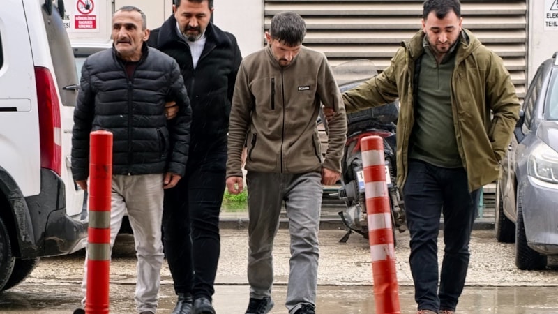 Bursa’da arkadaşını fırça sapıyla darbeden 2 şüpheli tutuklandı
