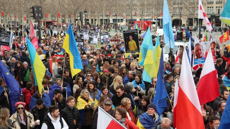 Fransa’da Ukrayna’ya destek yürüyüşü