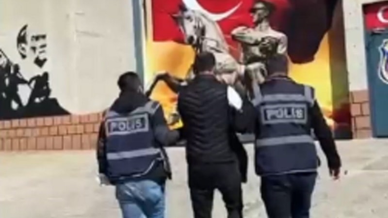 Hatay’da hapis cezaları nedeniyle aranan 2 kişi tutuklandı