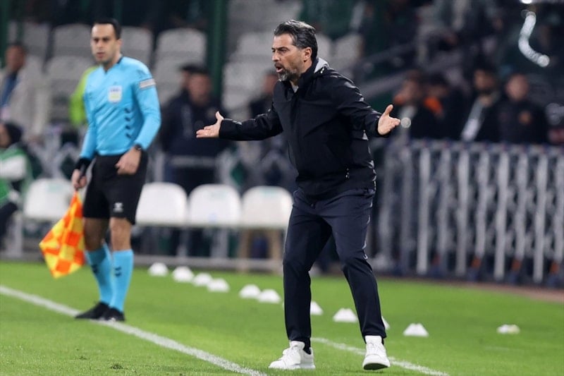 İlhan Palut’tan galibiyet sözleri: Galatasaray’ı yendik diye kutlamasını günlere yayarsak…