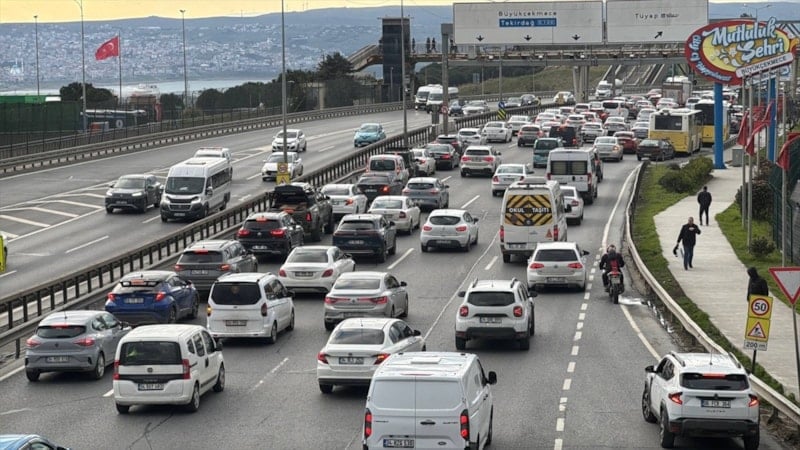 İstanbul’da iftar öncesi trafik durma noktasına geldi