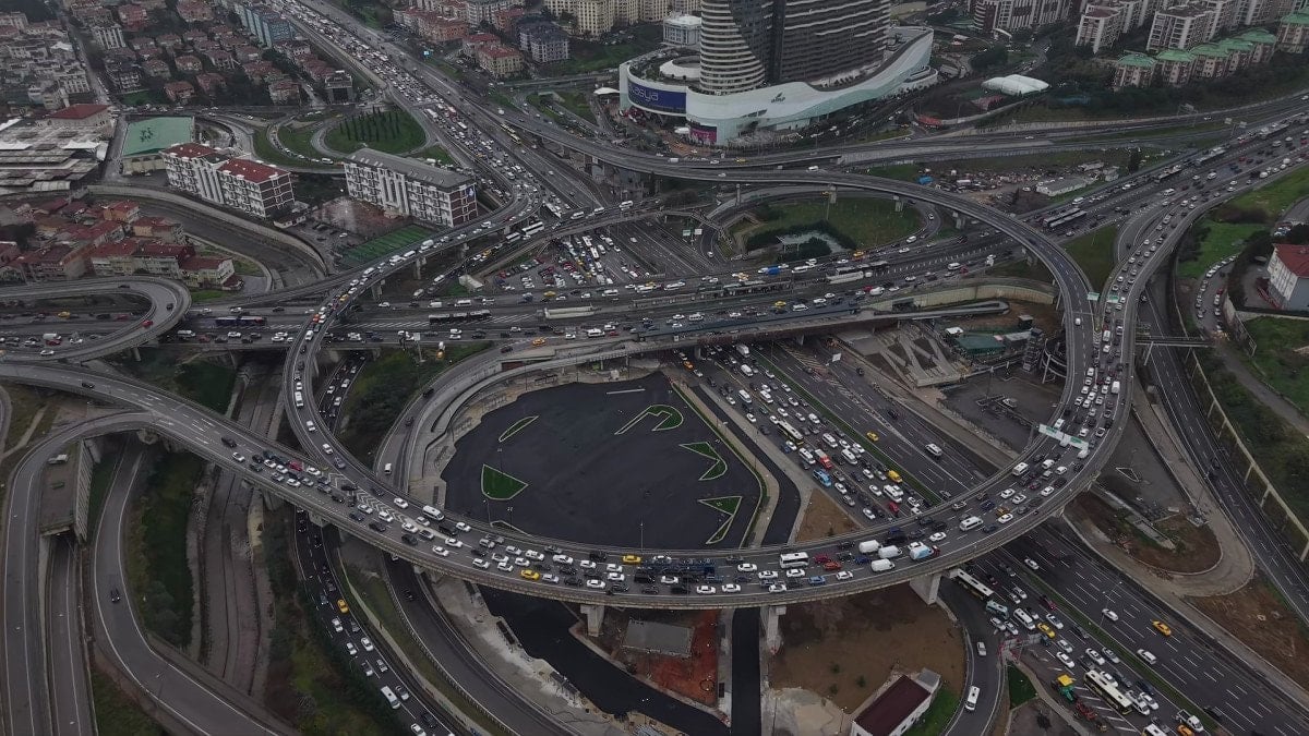 İstanbul’da trafik durma noktasına geldi