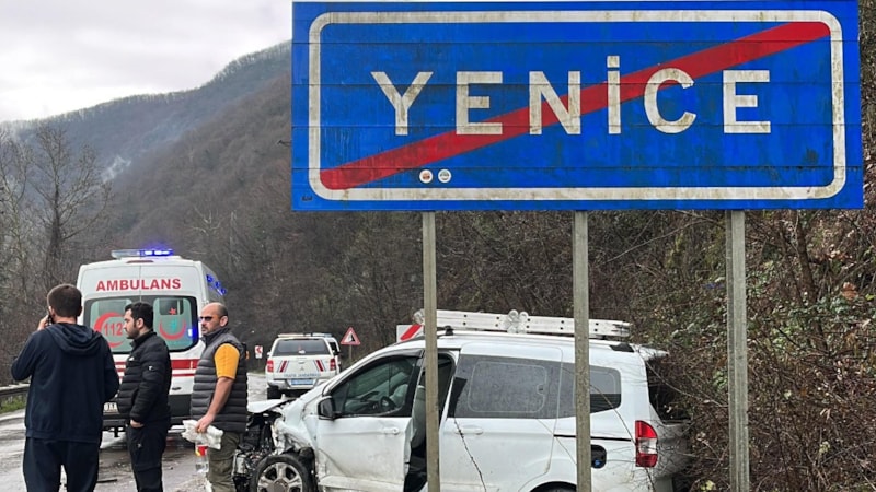 Karabük’te iki otomobilin kafa kafaya çarpıştığı kazada 5 kişi yaralandı