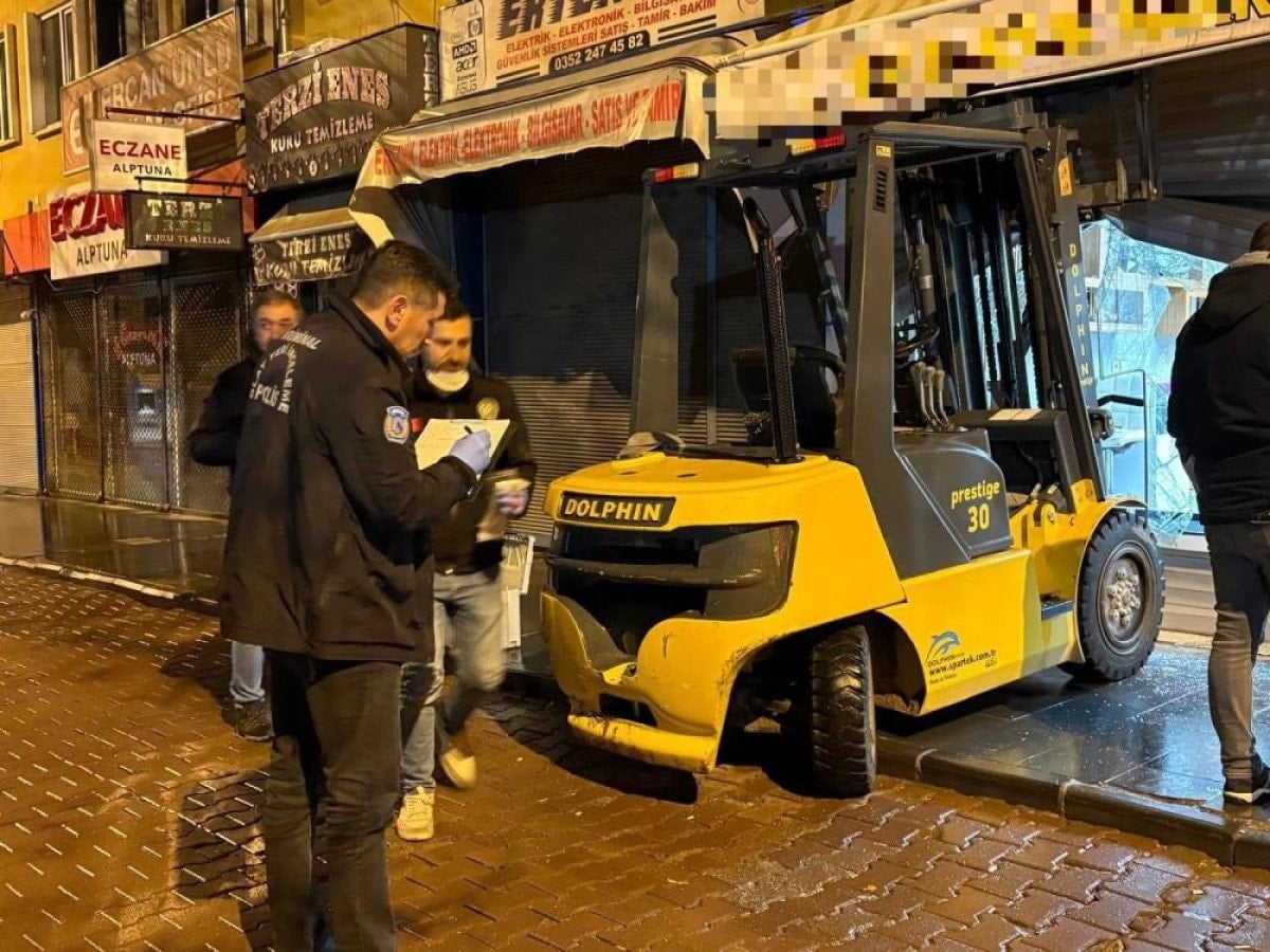 Kayseri’de forkliftli kuyumcu hırsızlığı kamerada