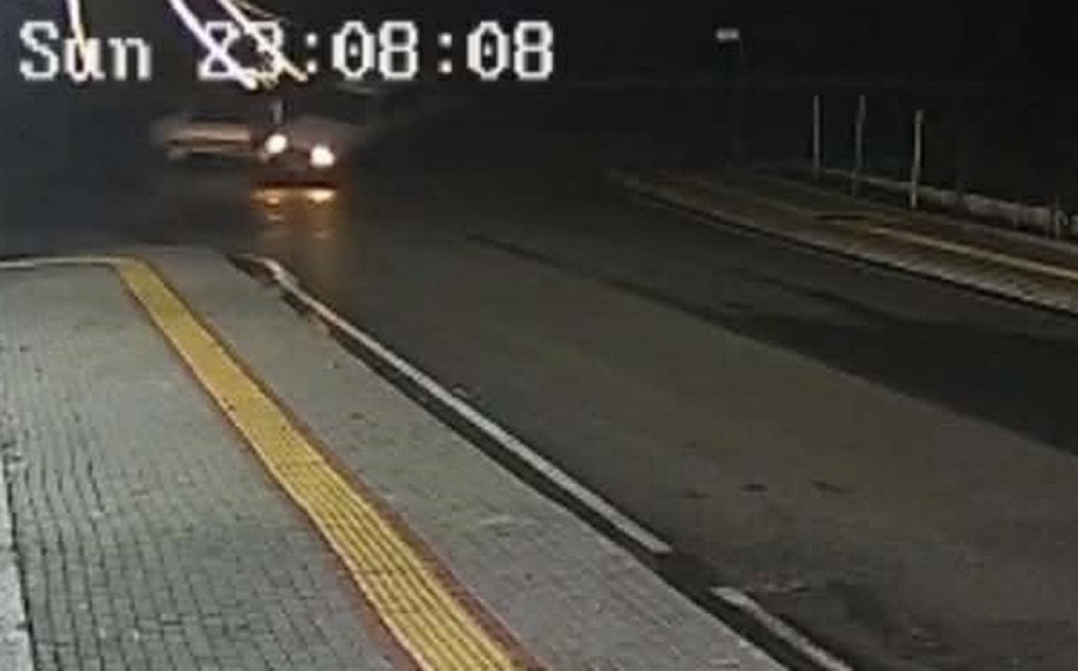 Osmaniye’de otomobille çarpışan kamyonet devrildi