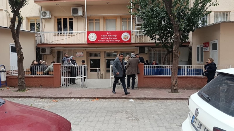 Adana’da bıçaklı saldırı: 17 yaşındaki çocuk öldü, 2 ağabeyi yaralandı