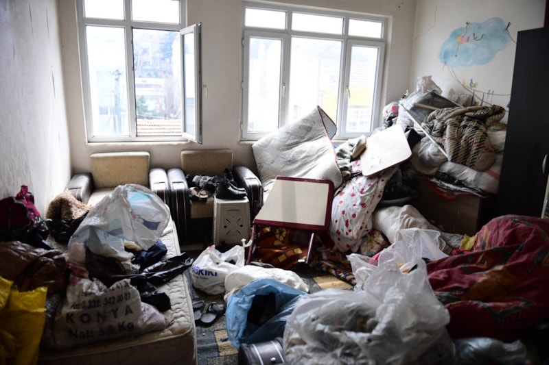 Bursa’da bulunan tarihi sokakta çöp ev temizliği: 4 kamyon atık çıktı