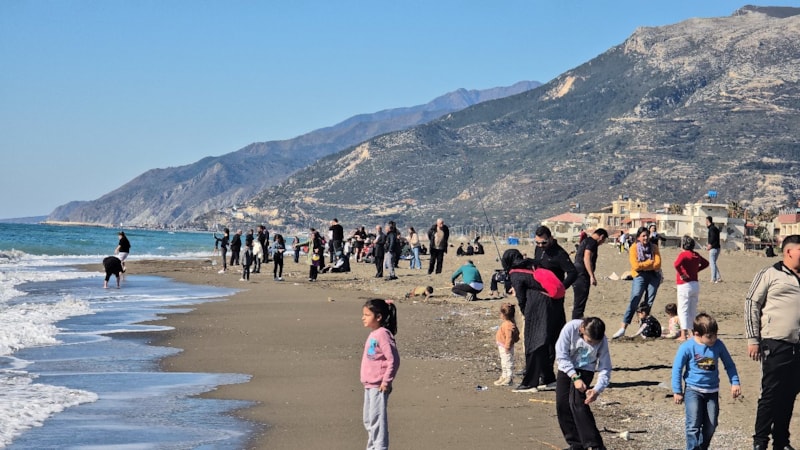 Hatay Samandağ sahilinde hafta sonu yoğunluğu