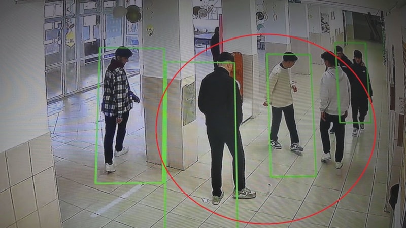 Hatay’da pet şişeyi çöpe atan öğrenciye akıllı saat hediyesi