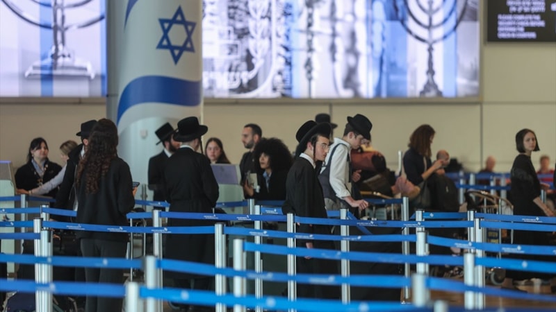 İsrail uçuşlara kısıtlama getirdi: Havalimanında yoğunluk oluştu