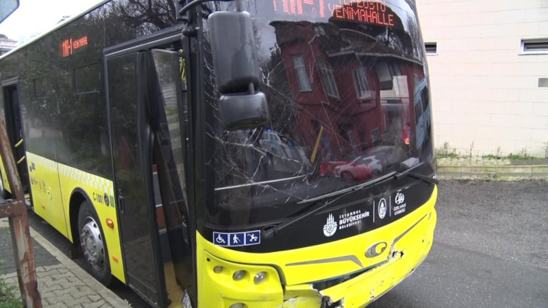 İstanbul’da İETT otobüsü kaza yaptı: 4 yaralı