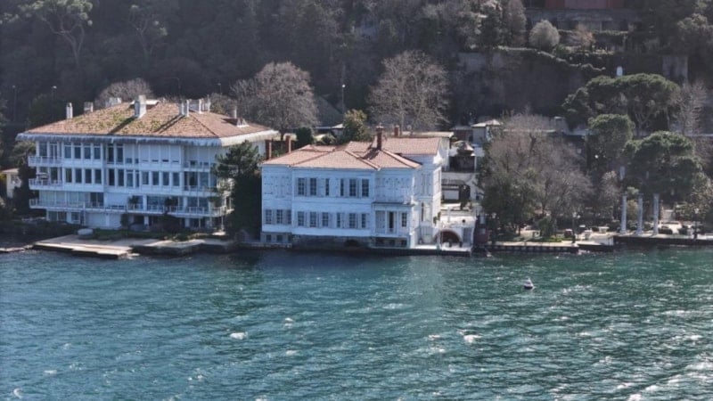 İstanbul’da Kurtlar Vadisi ile hafızalara kazınan yalı satışta