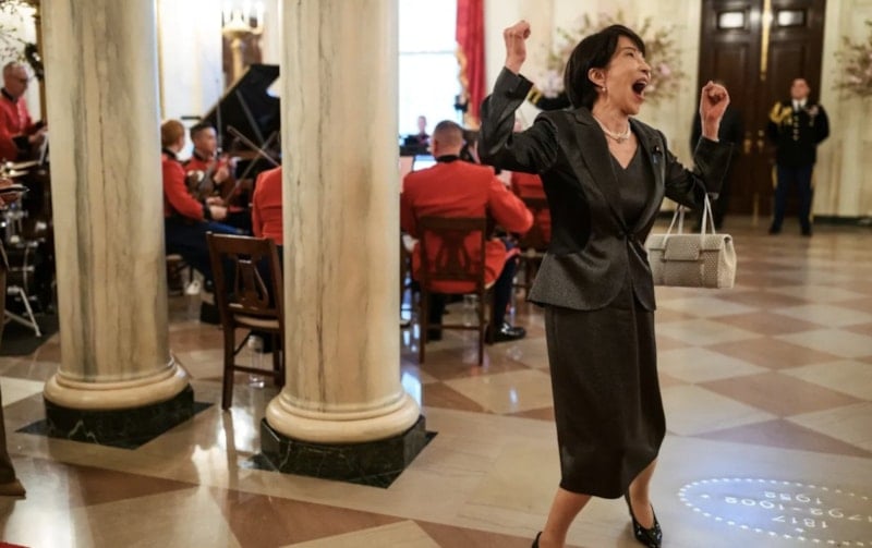 Japonya Başbakanı, atom bombası atan pilotun mezarını ziyaret etti