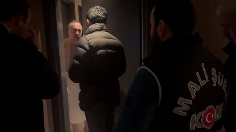 Özgür Özel’den Uşak Belediye Başkanı Özkan Yalım’a: Dimdik ayaktayız