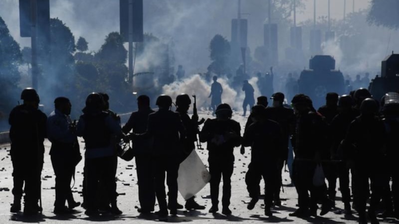 Pakistan’da gösteriler nedeniyle sokağa çıkma yasağı ilan edildi