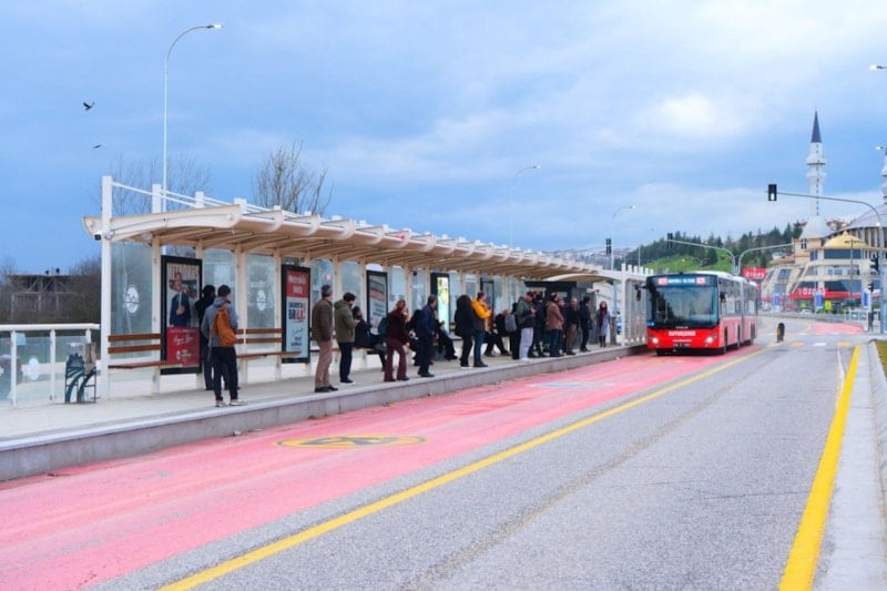 Sakarya halkı metrobüsten memnun: Belediye Başkanı yolcularla seyahat etti