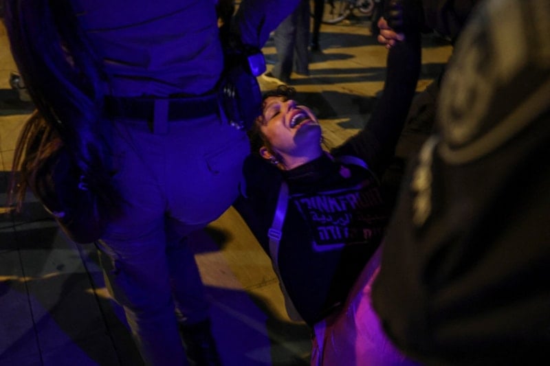 Tel Aviv’de “savaştan bıktık” diyen İsraillilere polis müdahalesi