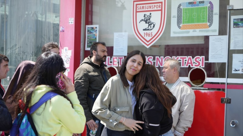 Biletler için kuyruk oluştu! Samsun’da şampiyonluk maçı heyecanı