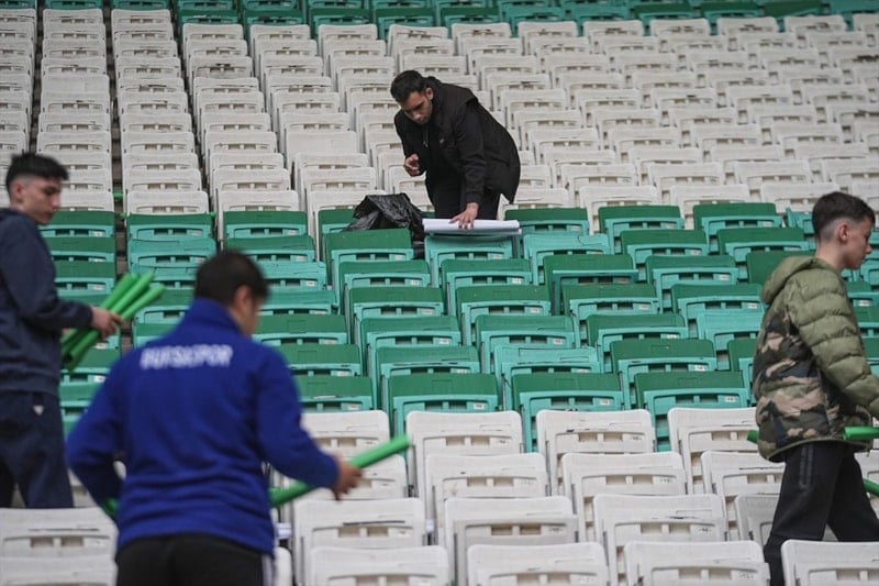 Bursaspor taraftarından şampiyonluk maçı için 40 bin kartonluk koreografi