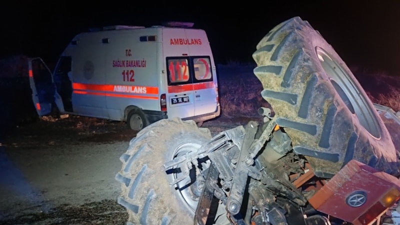 Erzurum’da ambulansın traktöre çarptığı kazada 4 kişi yaralandı