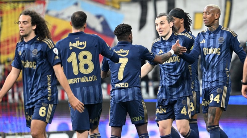 Fenerbahçe’den Galatasaray’ın puan kaybı sonrası paylaşım!