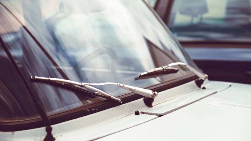 Gıcırdayan araç sileceklerini düzeltmenin yolu