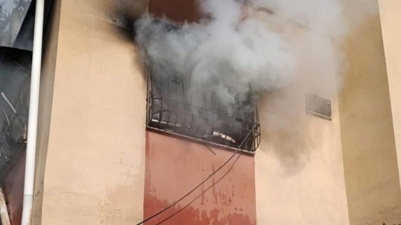 Hatay’da apartman dairesi alevlere teslim oldu