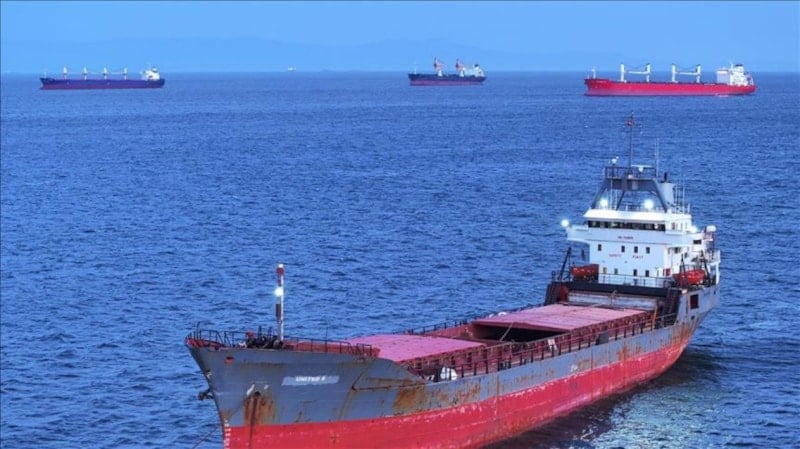 İran’dan Hürmüz’de ABD gemilerine İHA saldırısı