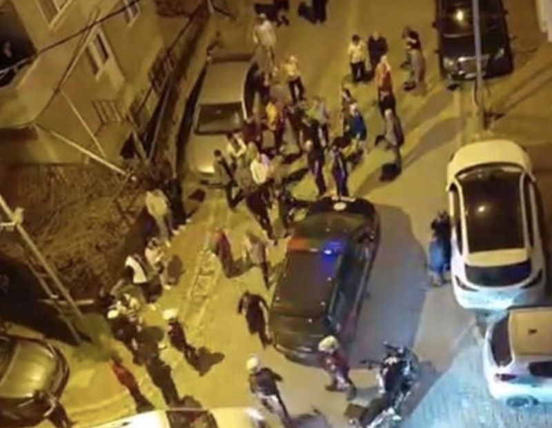 İstanbul’da eski sevgilisi evini basıp binayı taşladı: Etrafa rastgele ateş açtı