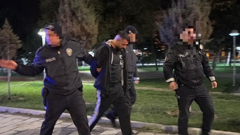 Kayseri’de polisten kaçtı, yola fırlattığı kağıttan uyuşturucu çıktı