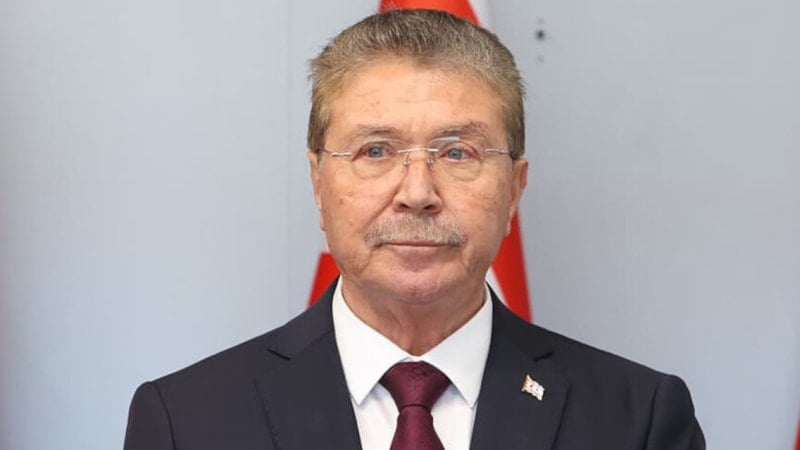 KKTC Başbakanı Üstel, Türkiye ve KKTC bayraklarının yakılmasını kınadı