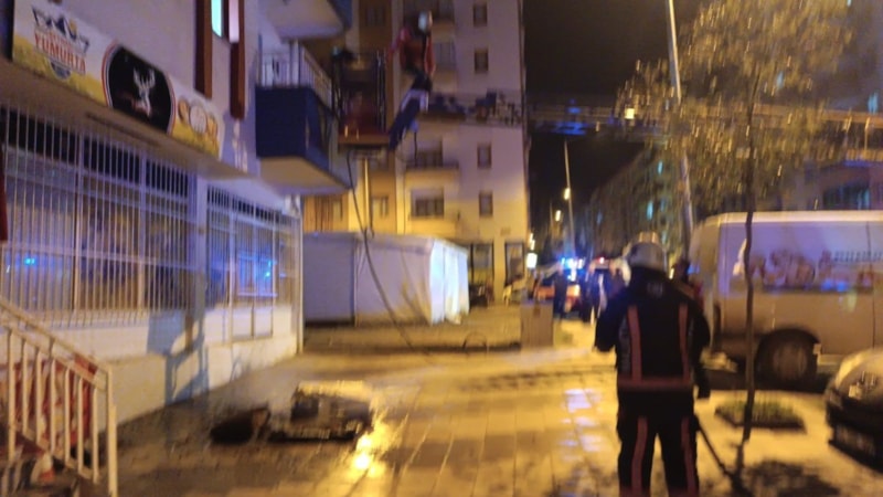 Malatya’da çakmakla oyun oynarken yangın çıktı