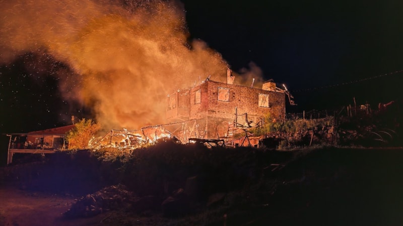 Manisa’da korkutan ev yangını