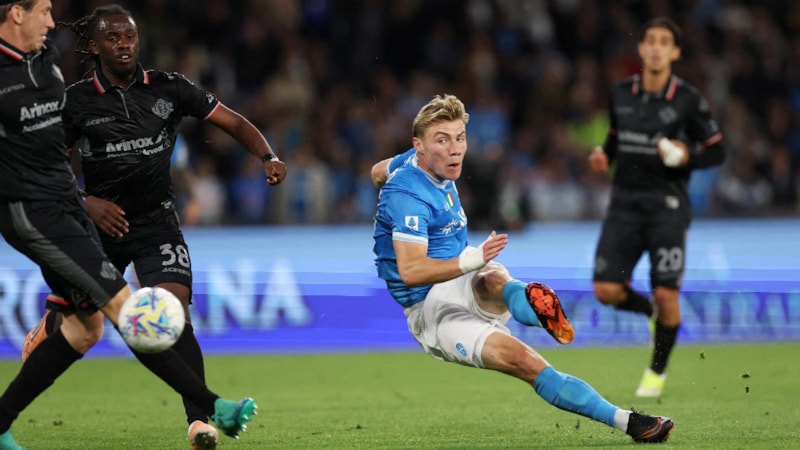 Napoli, sahasında Cremonese’yi rahat geçti