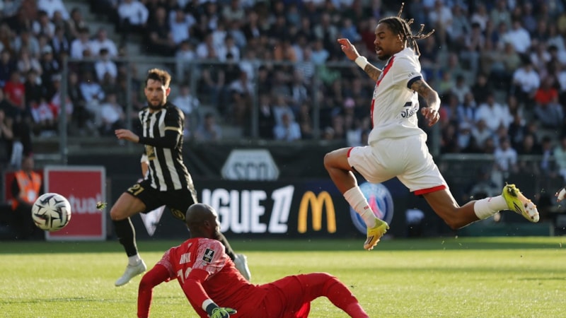 Paris St Germain deplasmanda Angers’ı farklı geçti