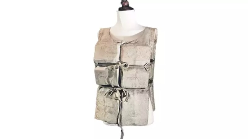 Titanik kazasından kurtulan yolcunun can yeleği 906 bin dolara satıldı