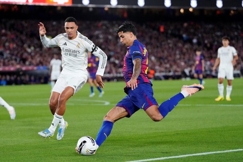 Barcelona, Real Madrid’i yenerek şampiyonluğa uzandı