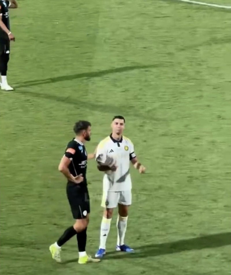 Cristiano Ronaldo’yu ‘Messi’ tezahüratıyla kızdırdılar
