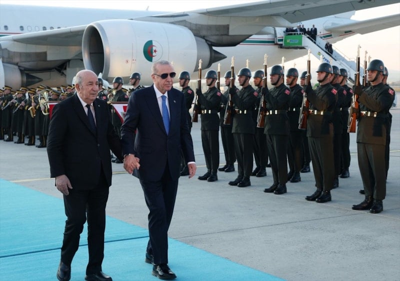 Cumhurbaşkanı Erdoğan, Cezayir Cumhurbaşkanı Tebbun’u havalimanında karşıladı