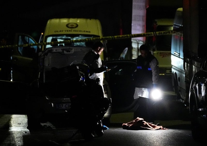 İstanbul’da polisten kaçan şüpheliler kaza yapınca yakalandı