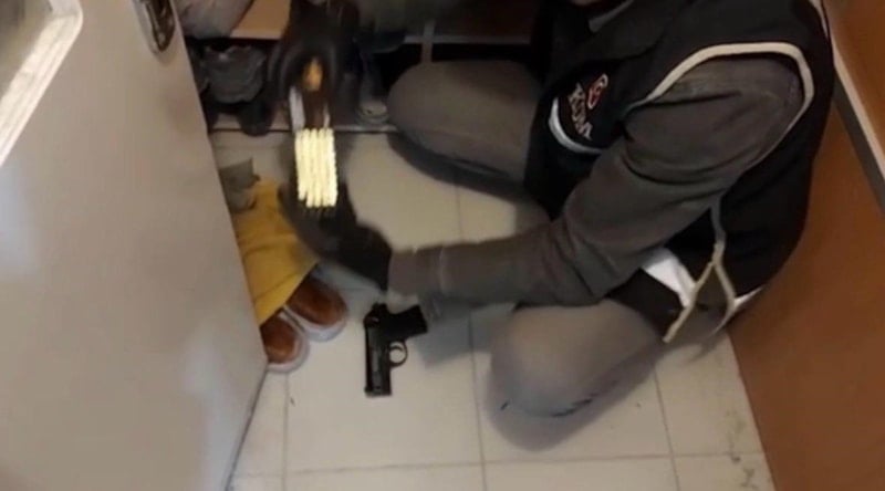 Kayseri’de silah ticareti yapan 2 şahıs yakalandı