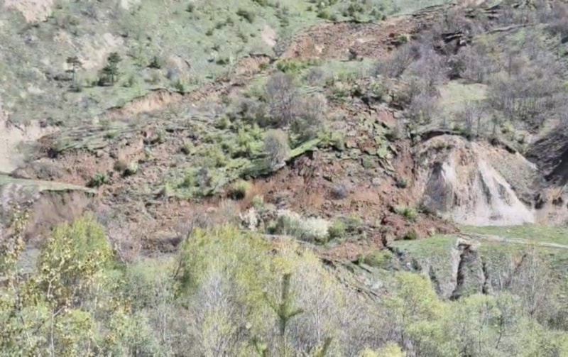 Tokat’ta güvenlik kamerası heyelan anlarını kaydetti