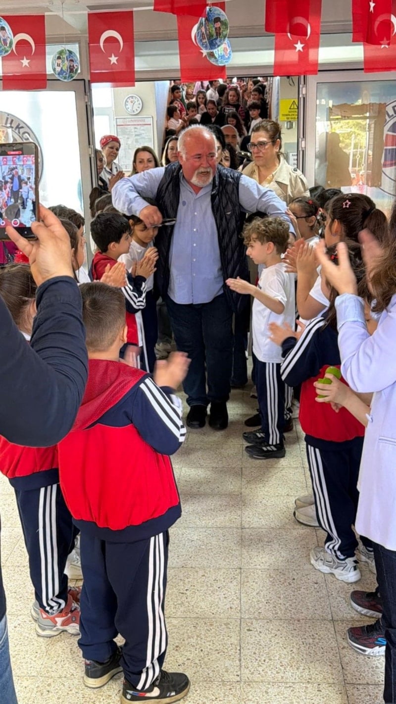 Zonguldak’ta 43 yıllık öğretmene duygusal veda